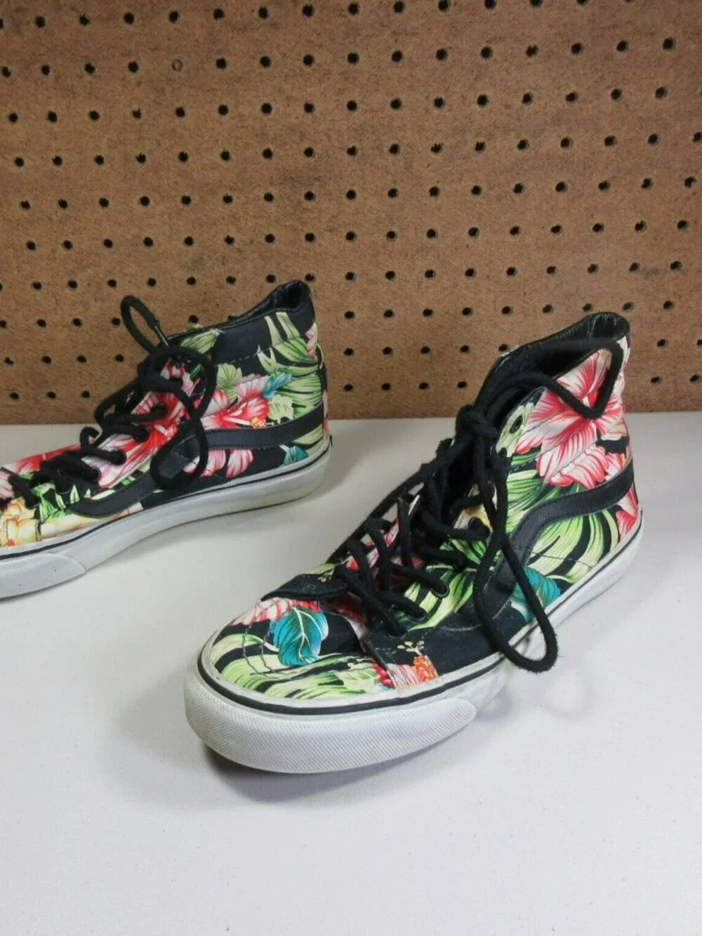VANS womens colorful floral Hawaiian high top sneakers 8.5 M